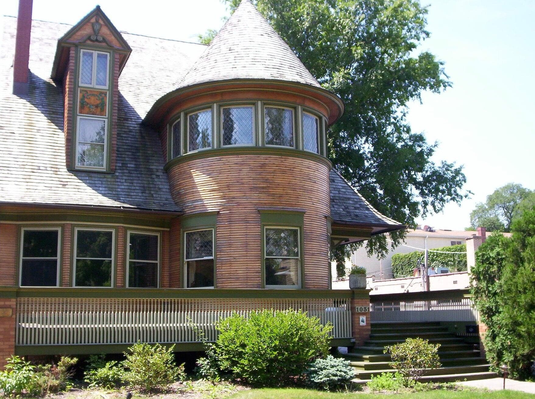 Chicago Avenue: A Row of Turrets, Two Bootlegs