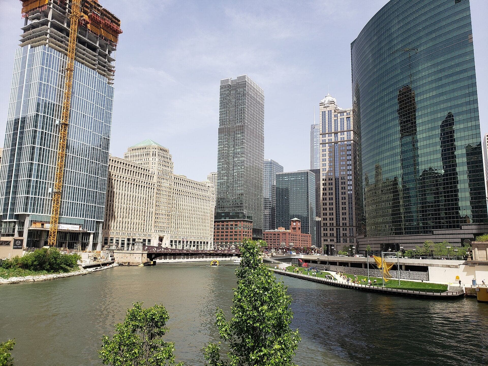 333 West Wacker and the Confluence: A Building Bent to the River
