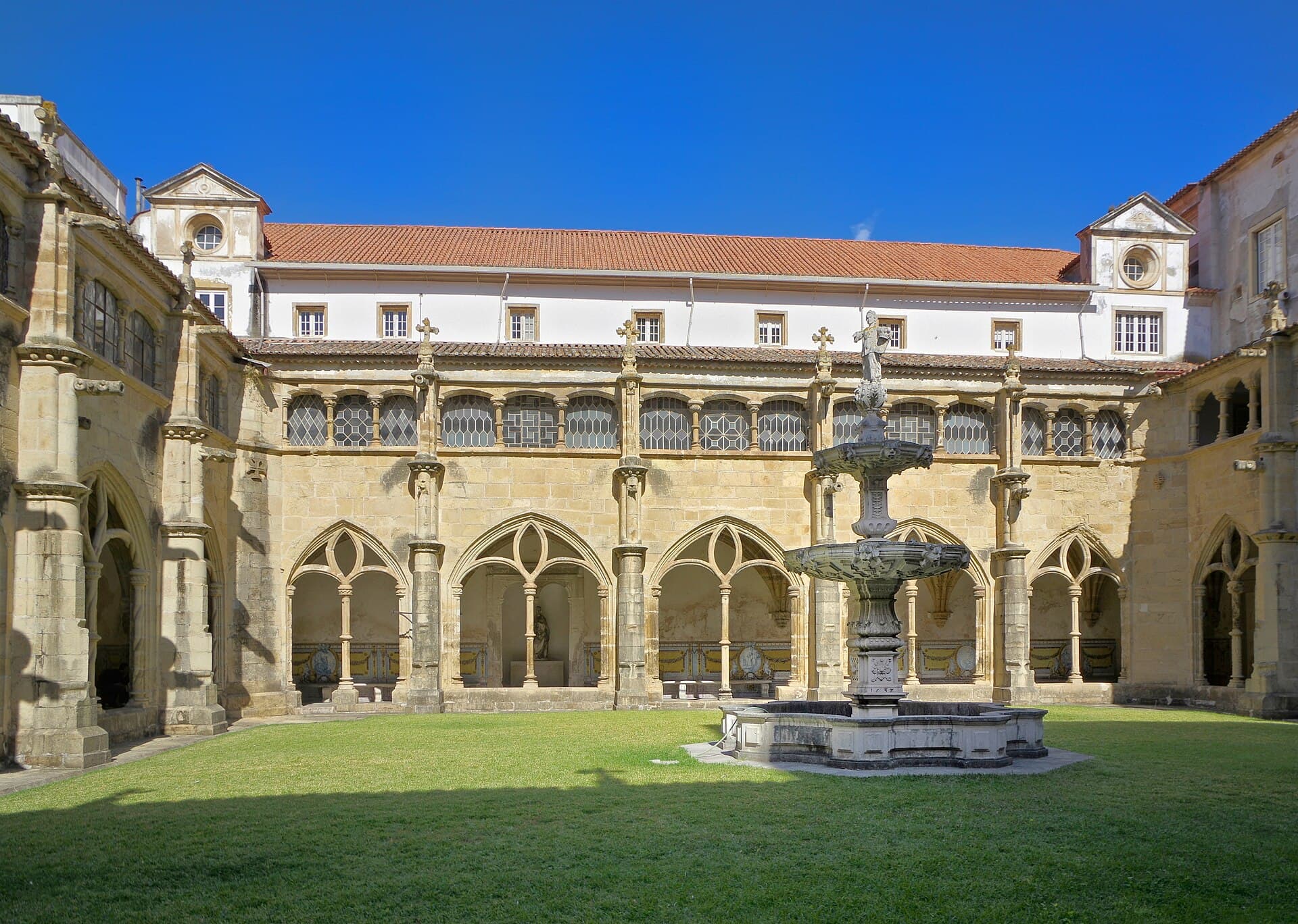 Mosteiro de Santa Cruz: Where the Kings Lie