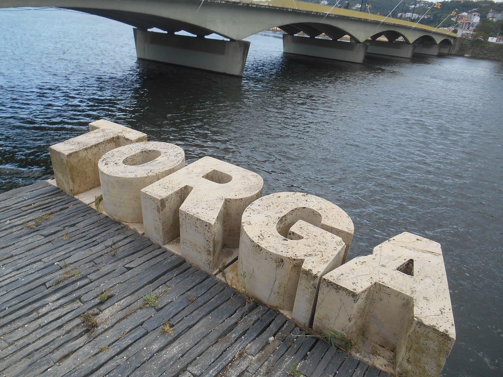 Ponte de Santa Clara: Reading the River That Drowned a Convent