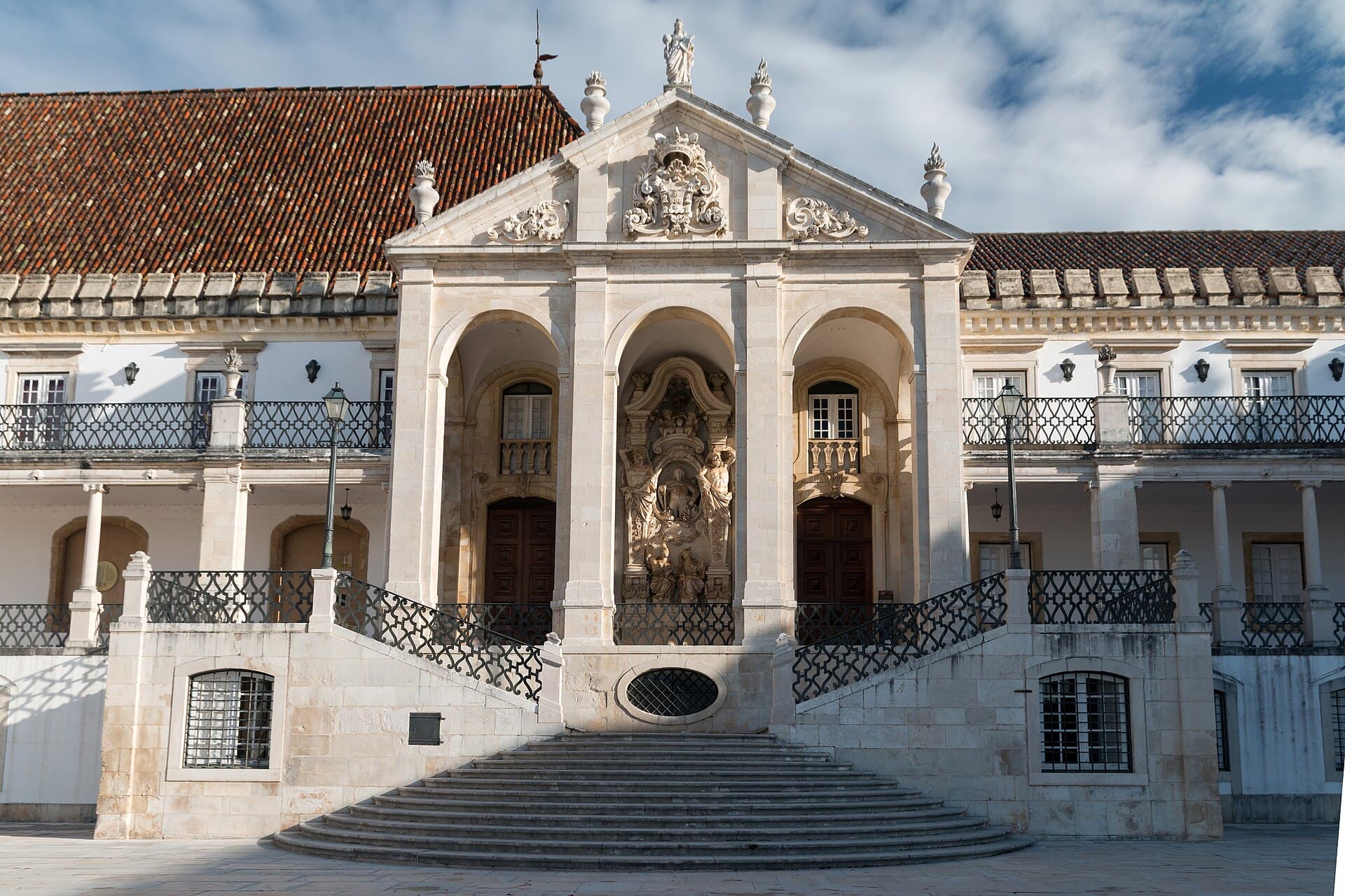Paco das Escolas and the Via Latina: The Palace of the Schools