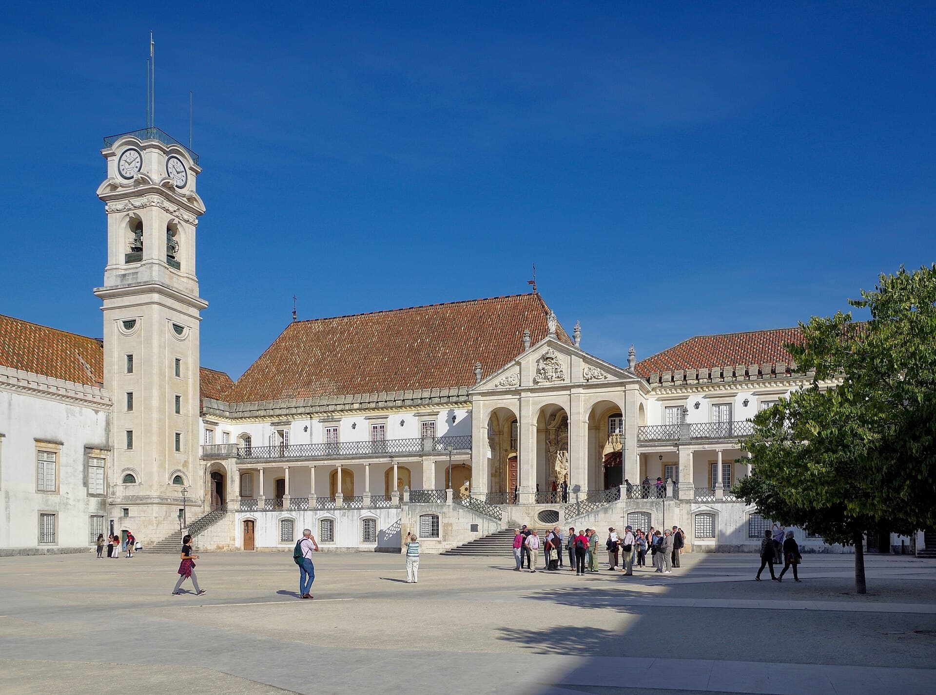 Torre da Universidade: The Tower and the Goat Bell