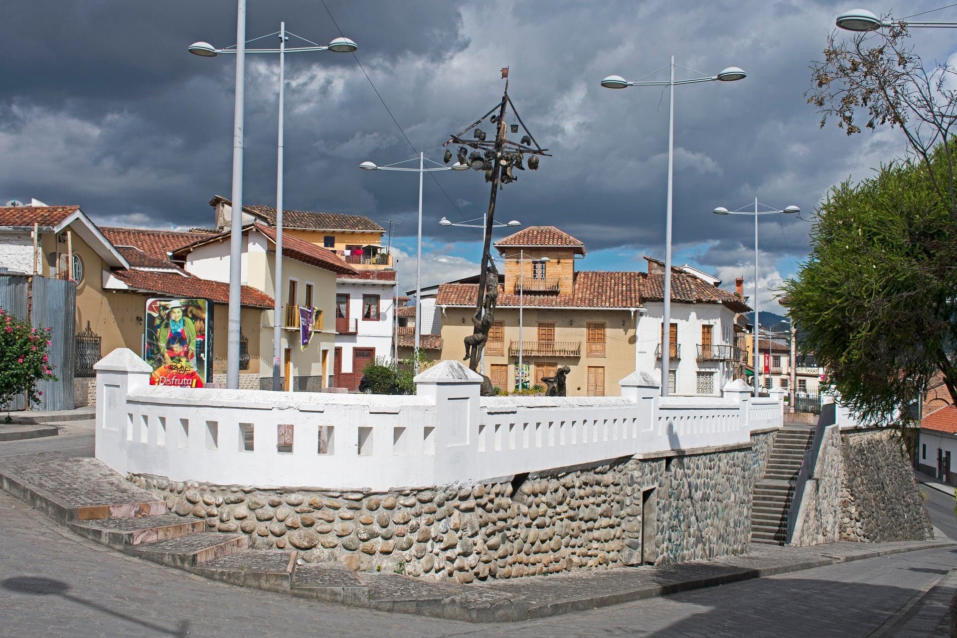 Plaza del Vado: The Old Way In
