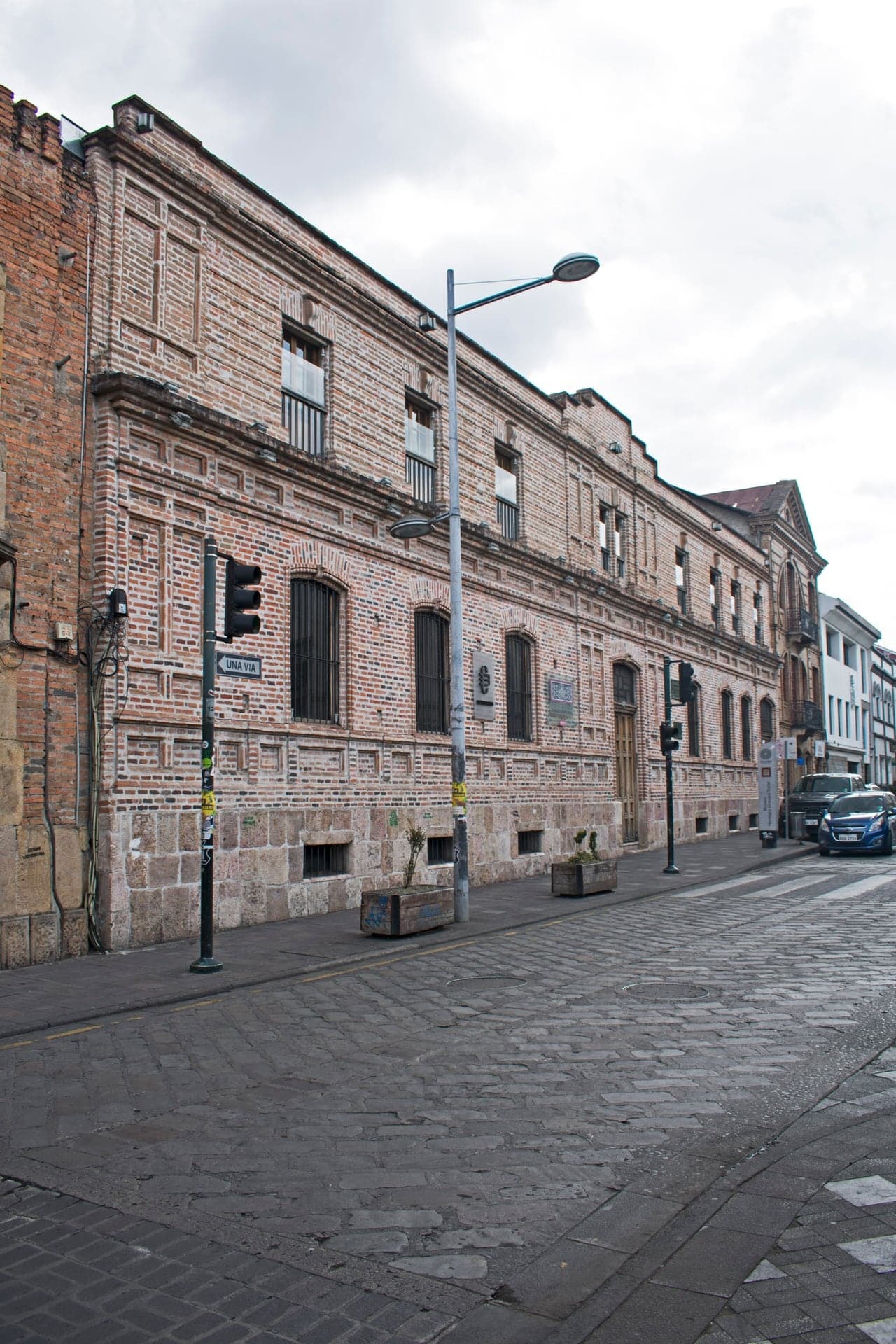 Remigio Crespo Toral House: A Brick Front