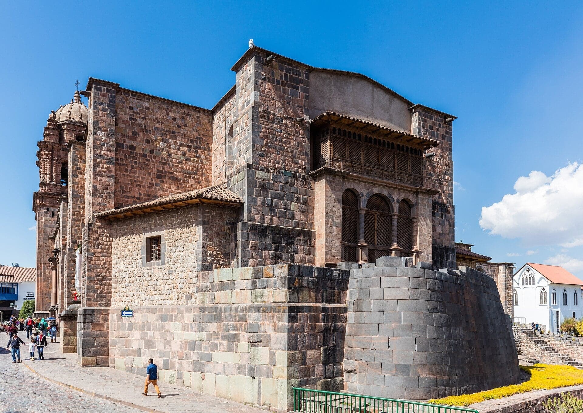 Qorikancha's Curved Wall: The Temple's Rounded End