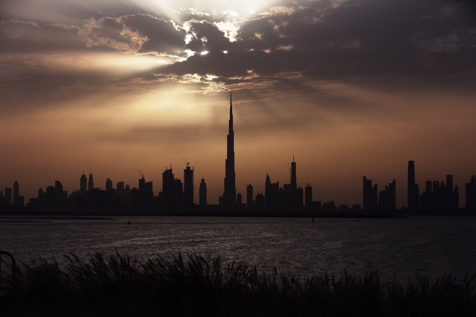 Burj Khalifa: How the Tallest Building on Earth Actually Stands Up
