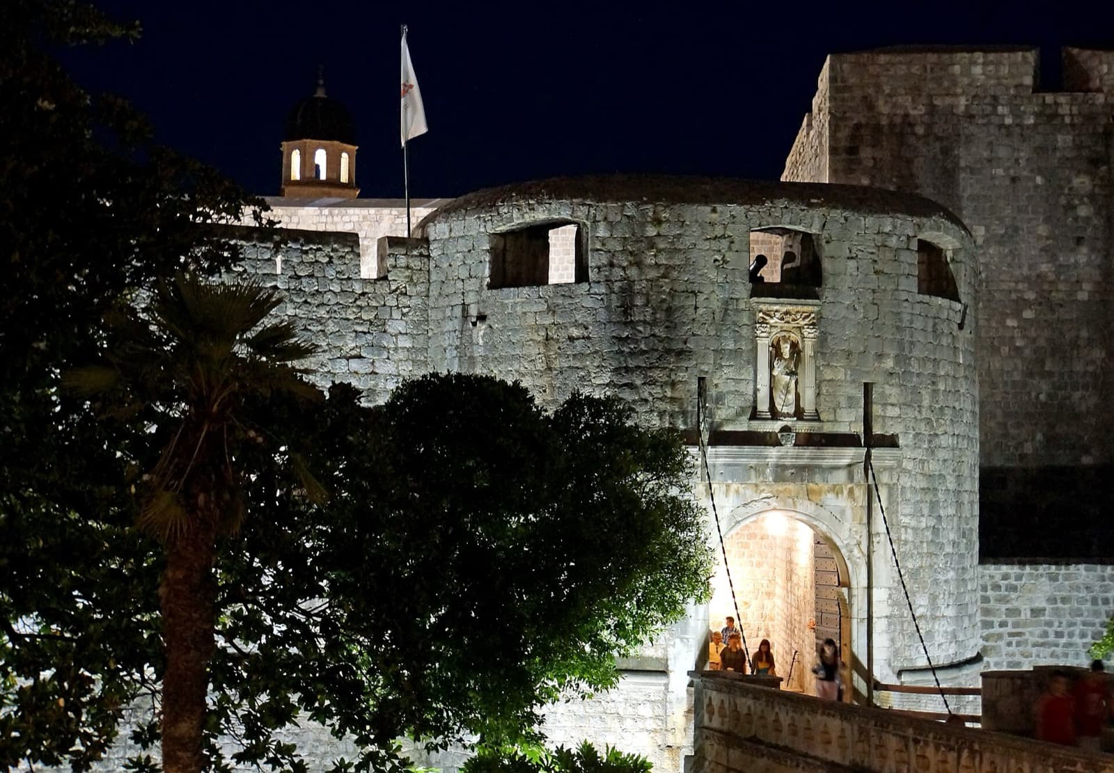 The Pile Gate: onto the ramparts