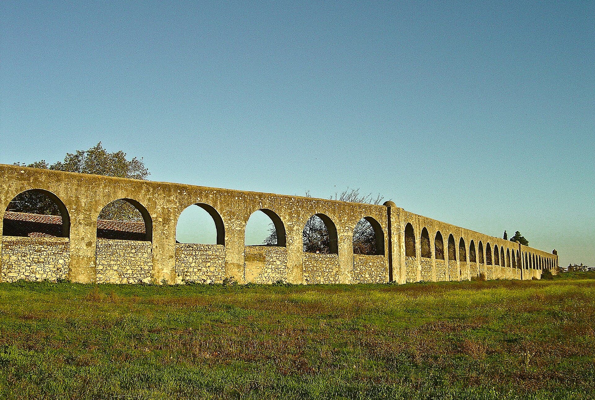 Aqueduto da Água de Prata: The Water That Walks Into the City