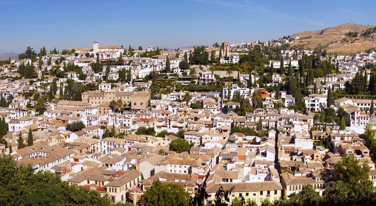 Plaza San Nicolás: The Hillside Under Your Feet