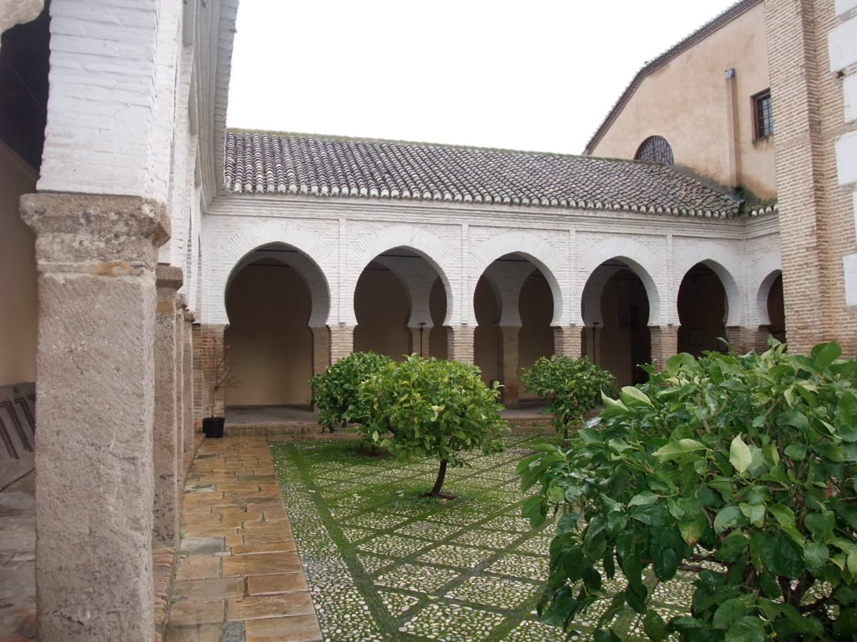Iglesia de San Salvador: The Only Surviving Mosque Sahn in Granada