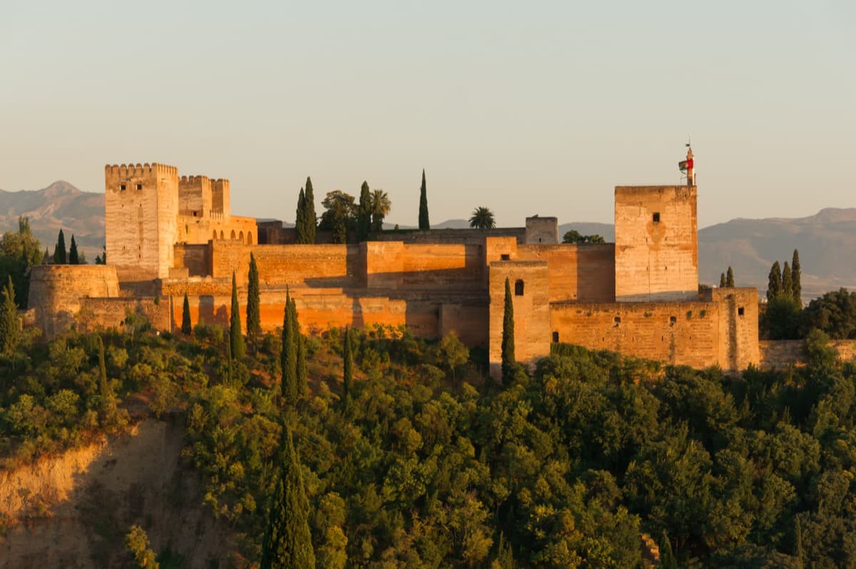 Alcazaba: The Defensive Grammar Before the Palatial Grammar