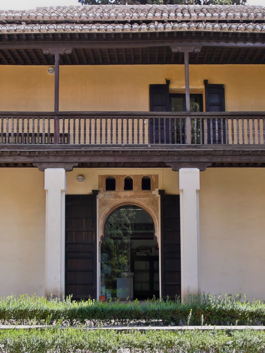 Casa del Chapiz: The Hinge at the Edge of the Walled City
