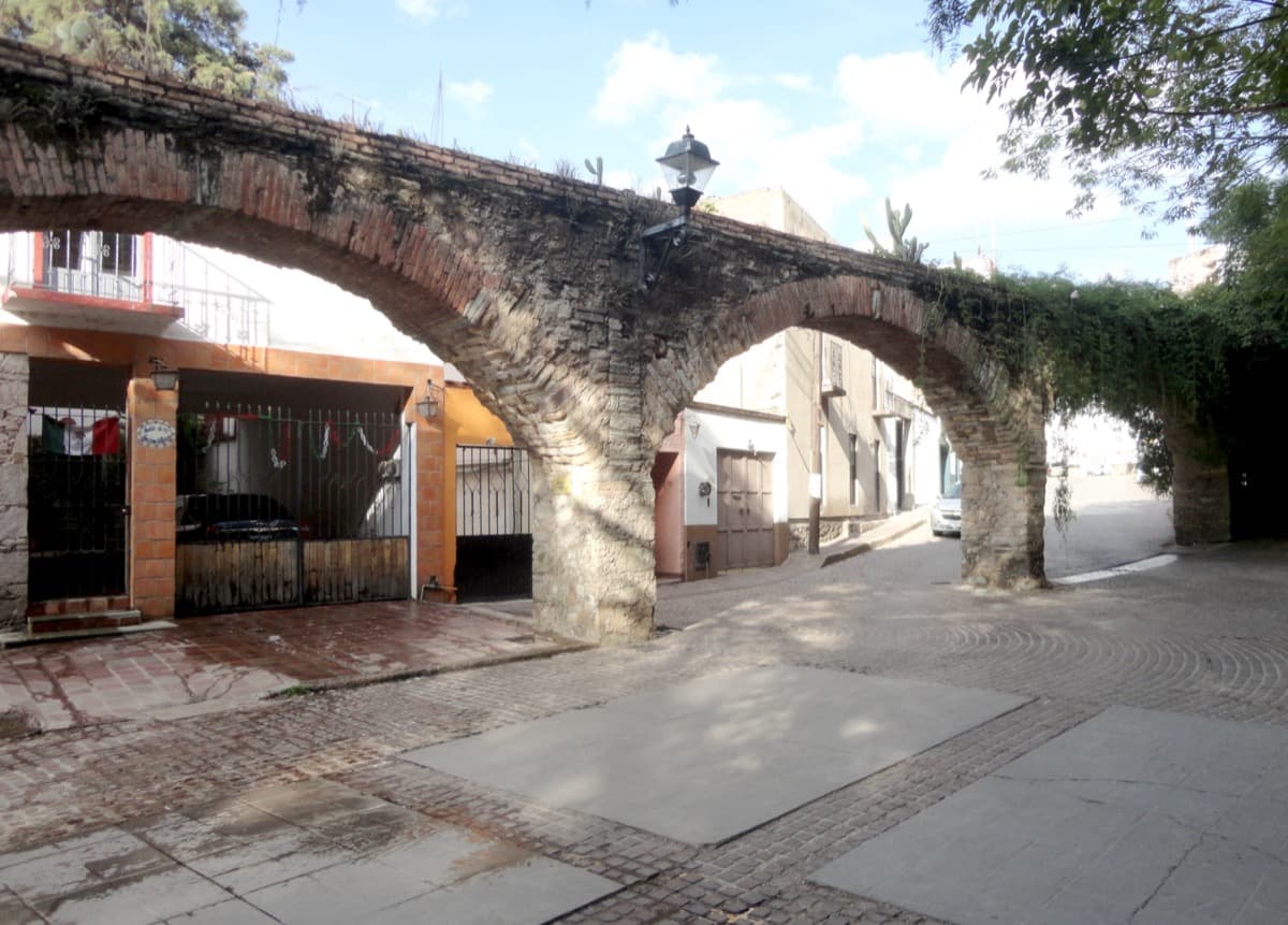 Pastita Neighborhood Callejones