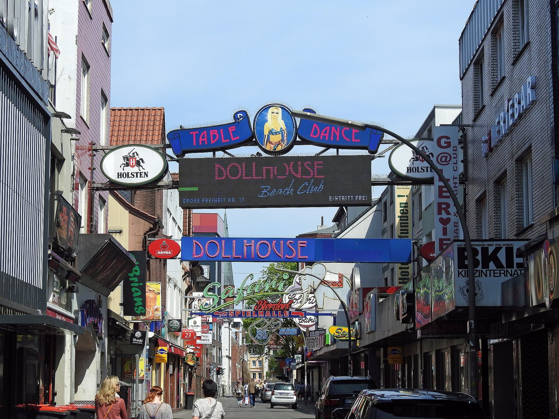 The Reeperbahn: Reading the Rope Beneath the Neon