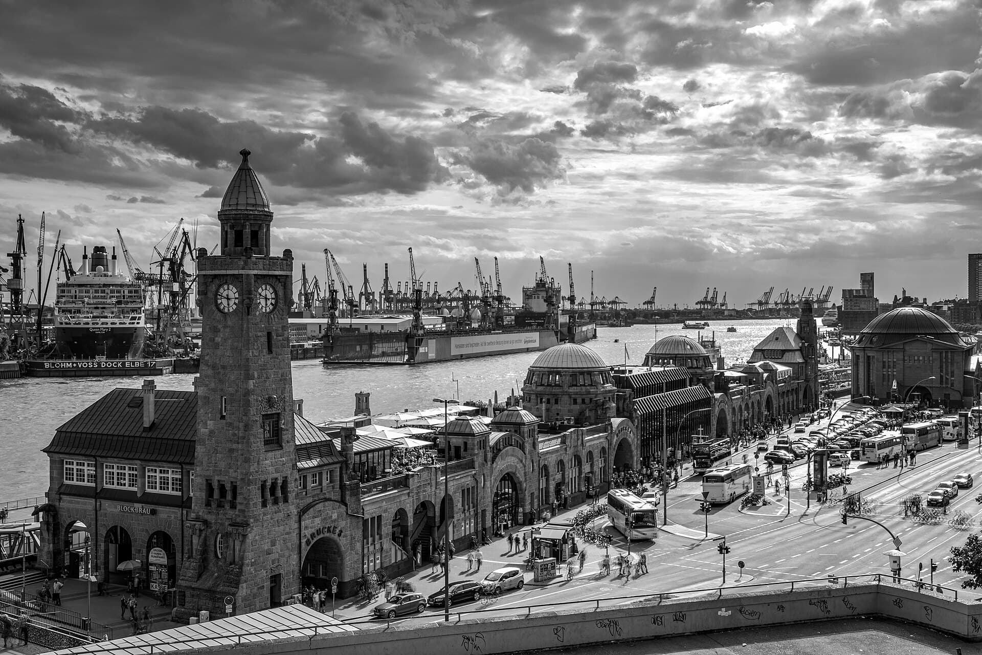 Die Landungsbruecken: Where the Sea Comes Ashore