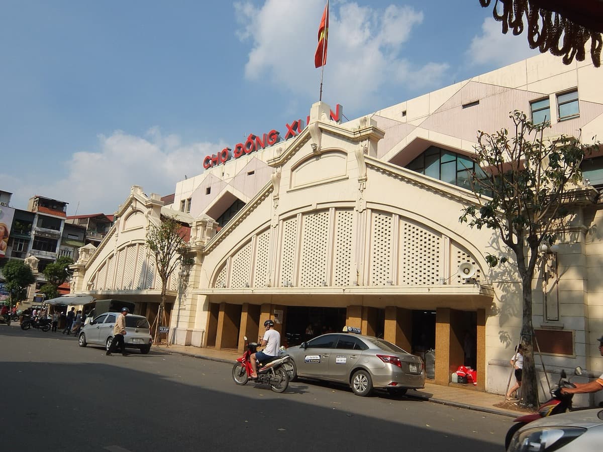 Dong Xuan Market: Commerce Under One Roof