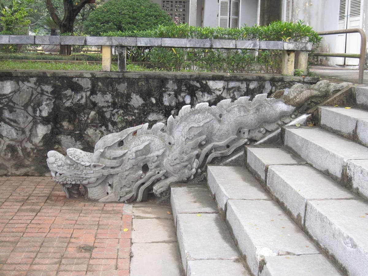 Kinh Thien Palace Steps: The Dragon Staircase