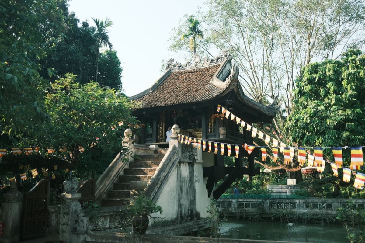 One Pillar Pagoda: Chua Mot Cot
