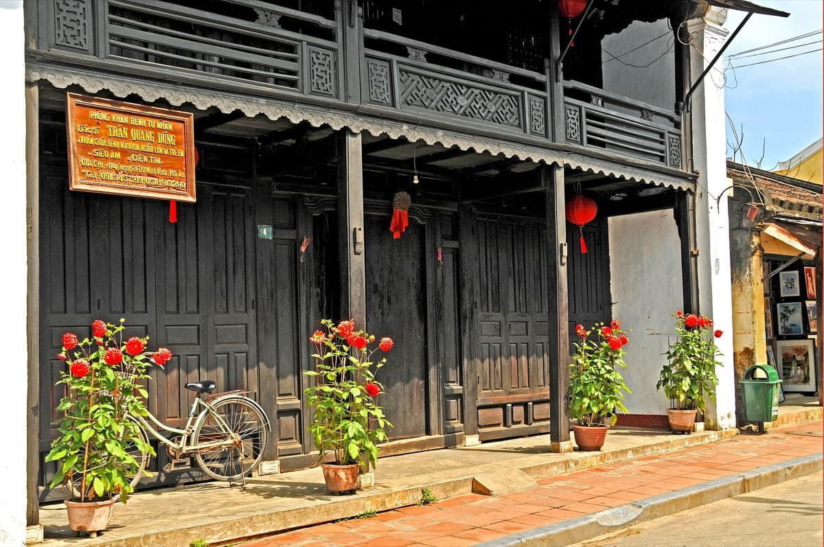 Phung Hung Old House: Living With the River