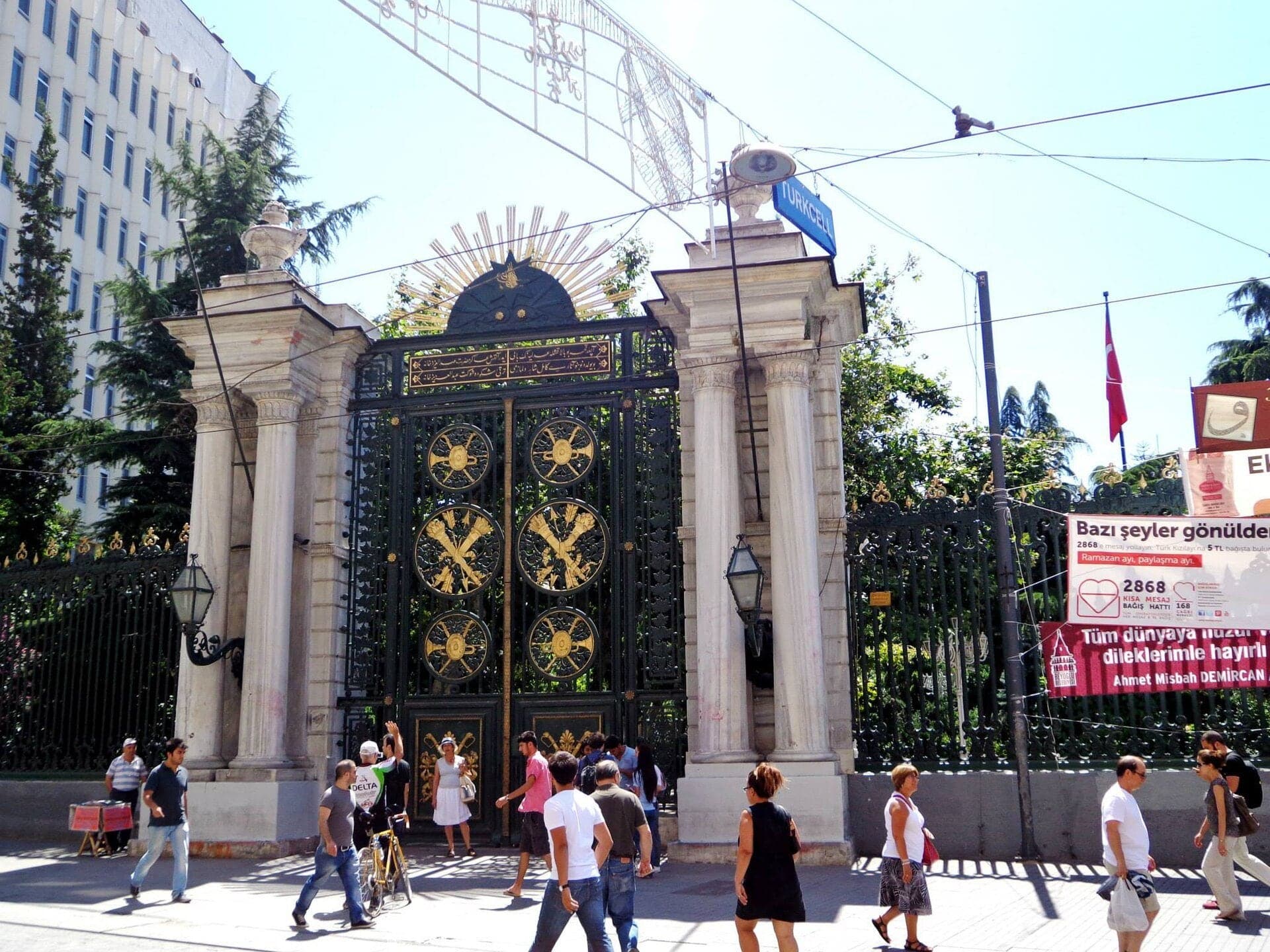 Galatasaray Square: Where the Great Fire Stopped