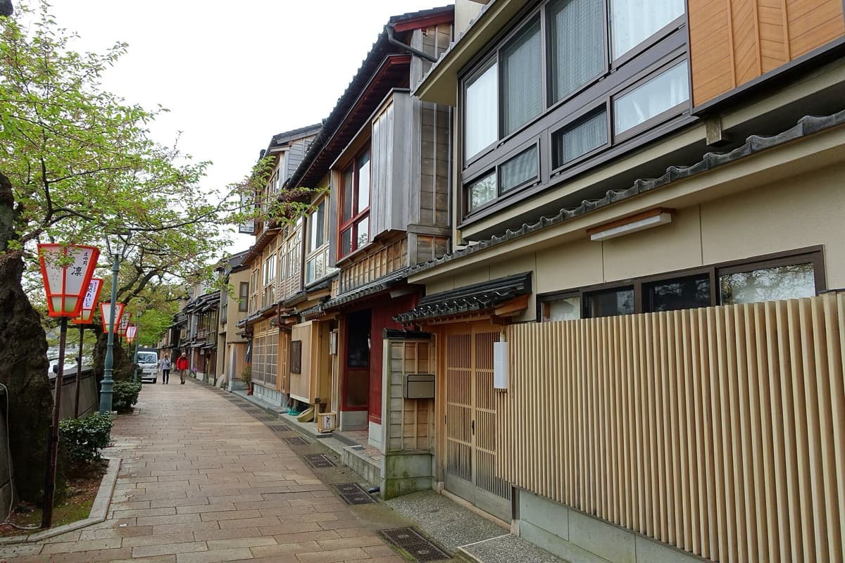 Kazuemachi Chaya District: Wealth Turned Inward