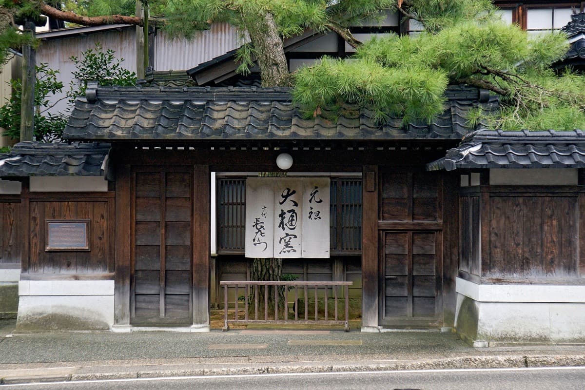 Ohi Pottery in Kanazawa: The Kiln That Has Never Stopped Since 1666