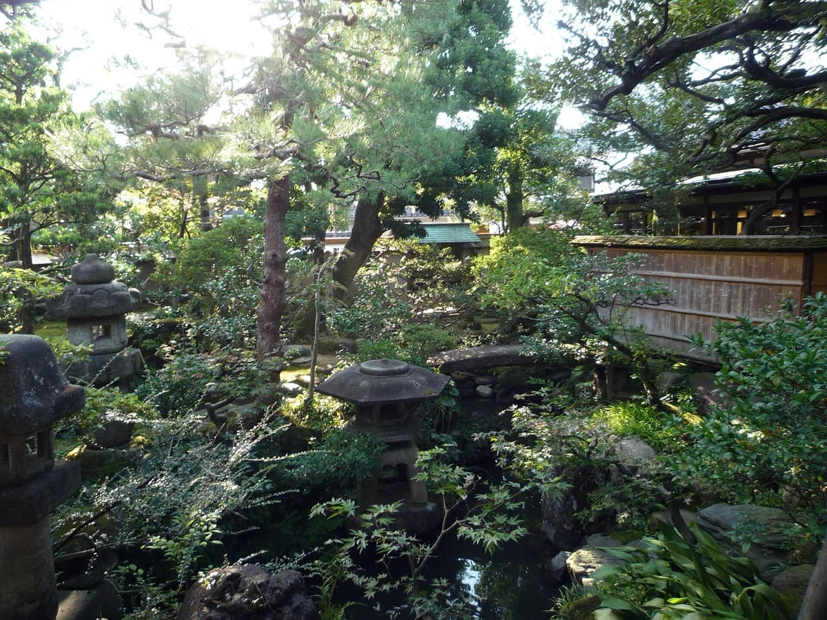 Kaga-Yuzen: The Five-Colour Silk