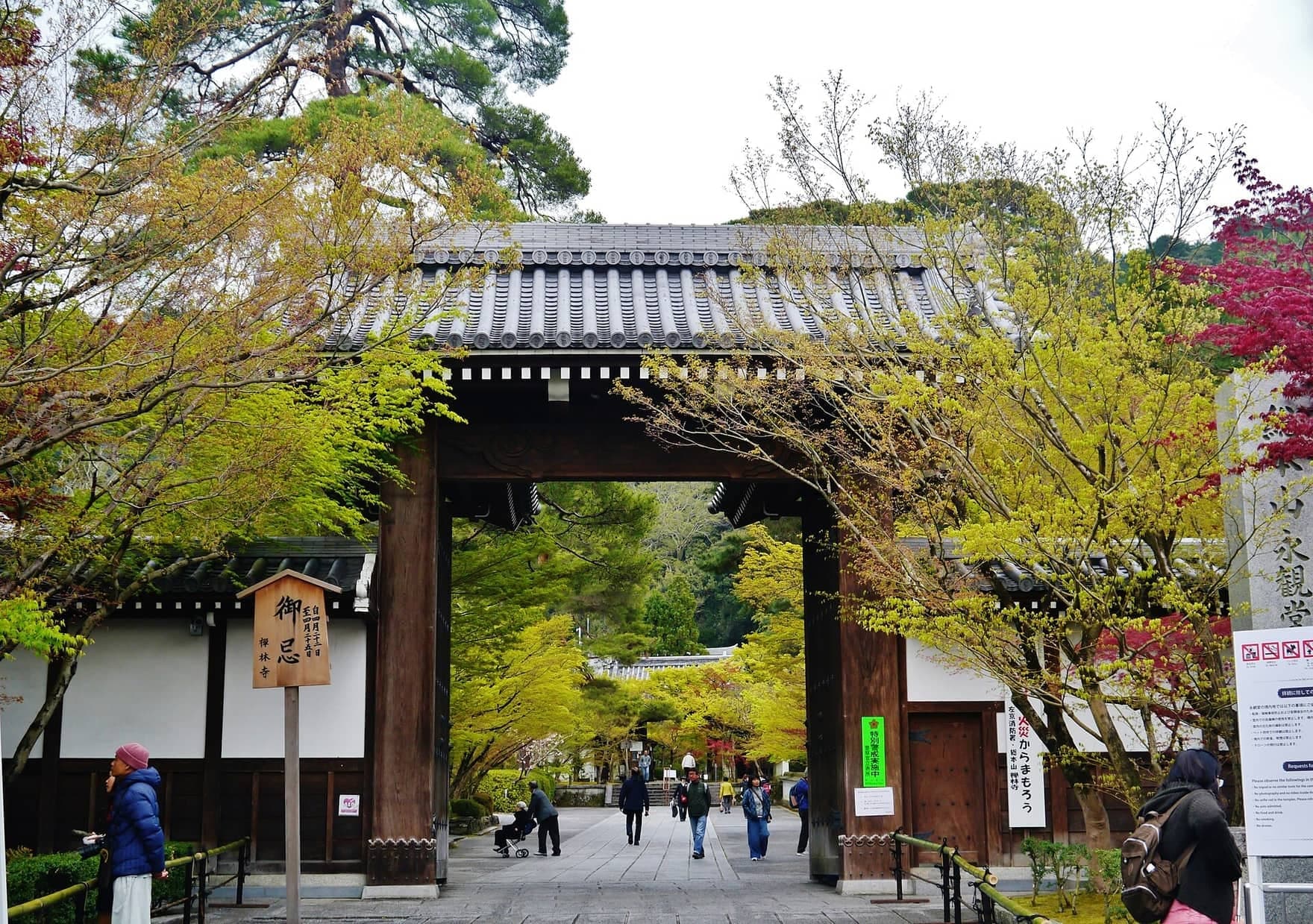 Eikan-do: The Buddha Who Looks Back