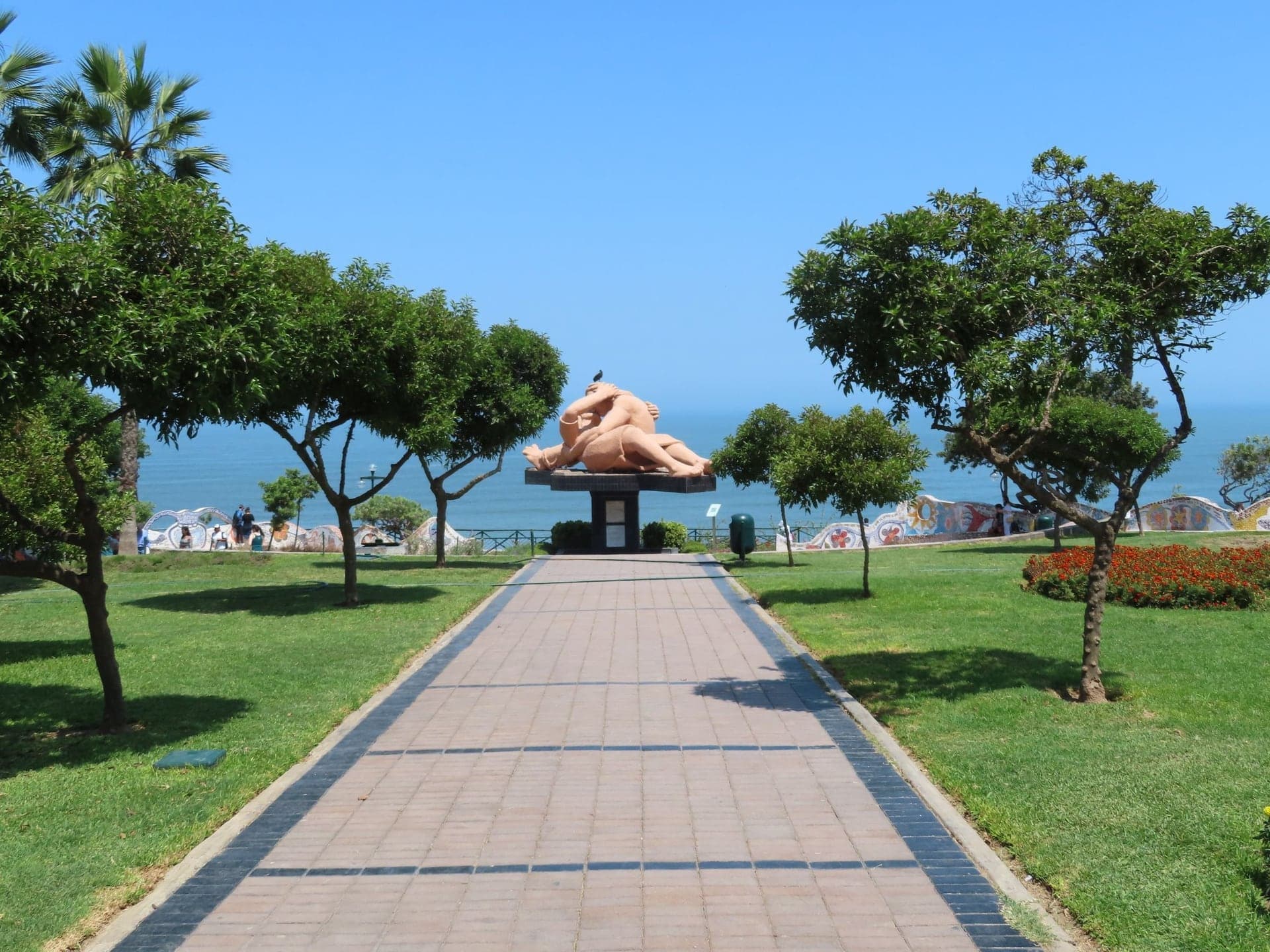 Parque del Amor: The Kiss on the Cliff