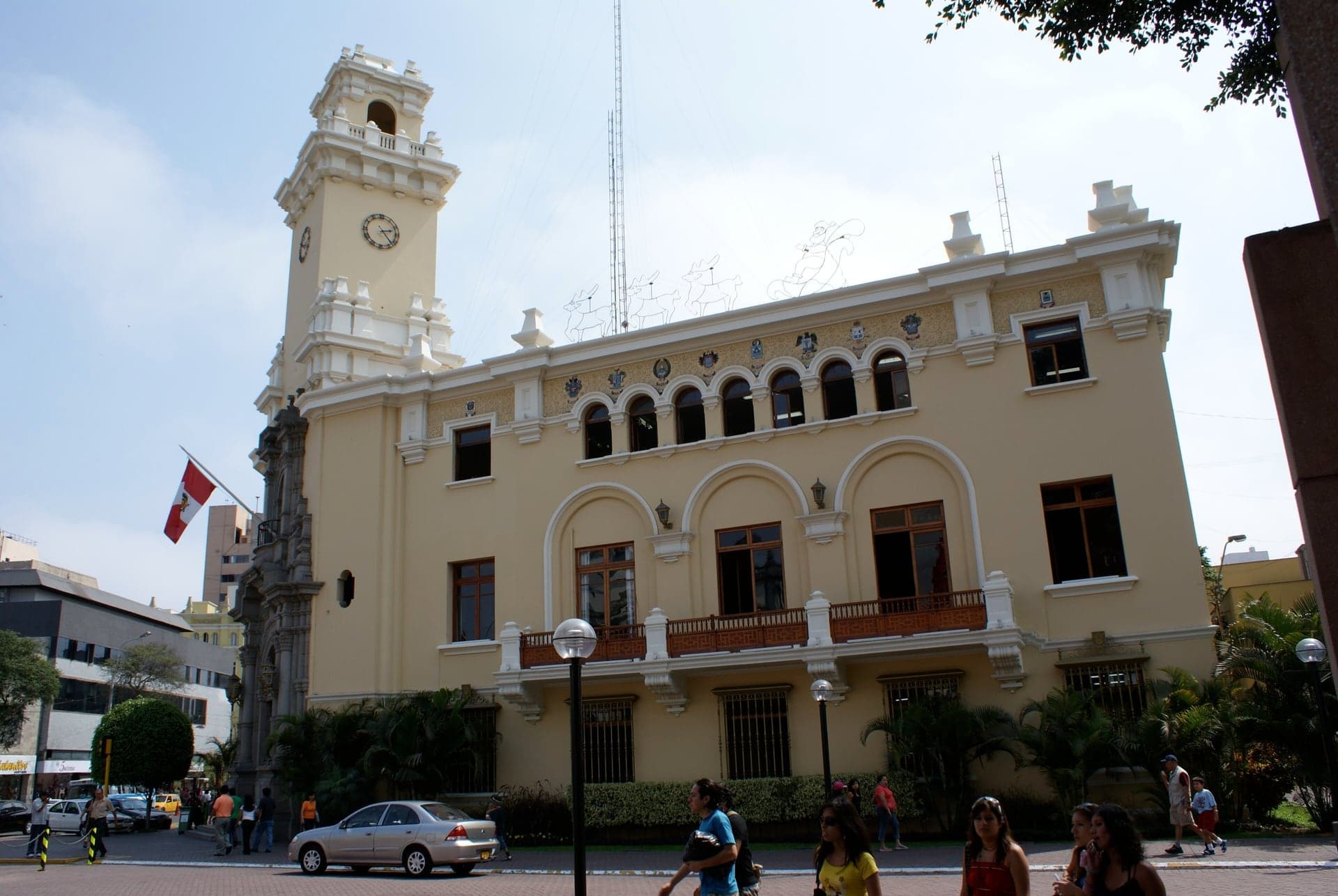 Municipal Palace: A Tower Turned to the Park