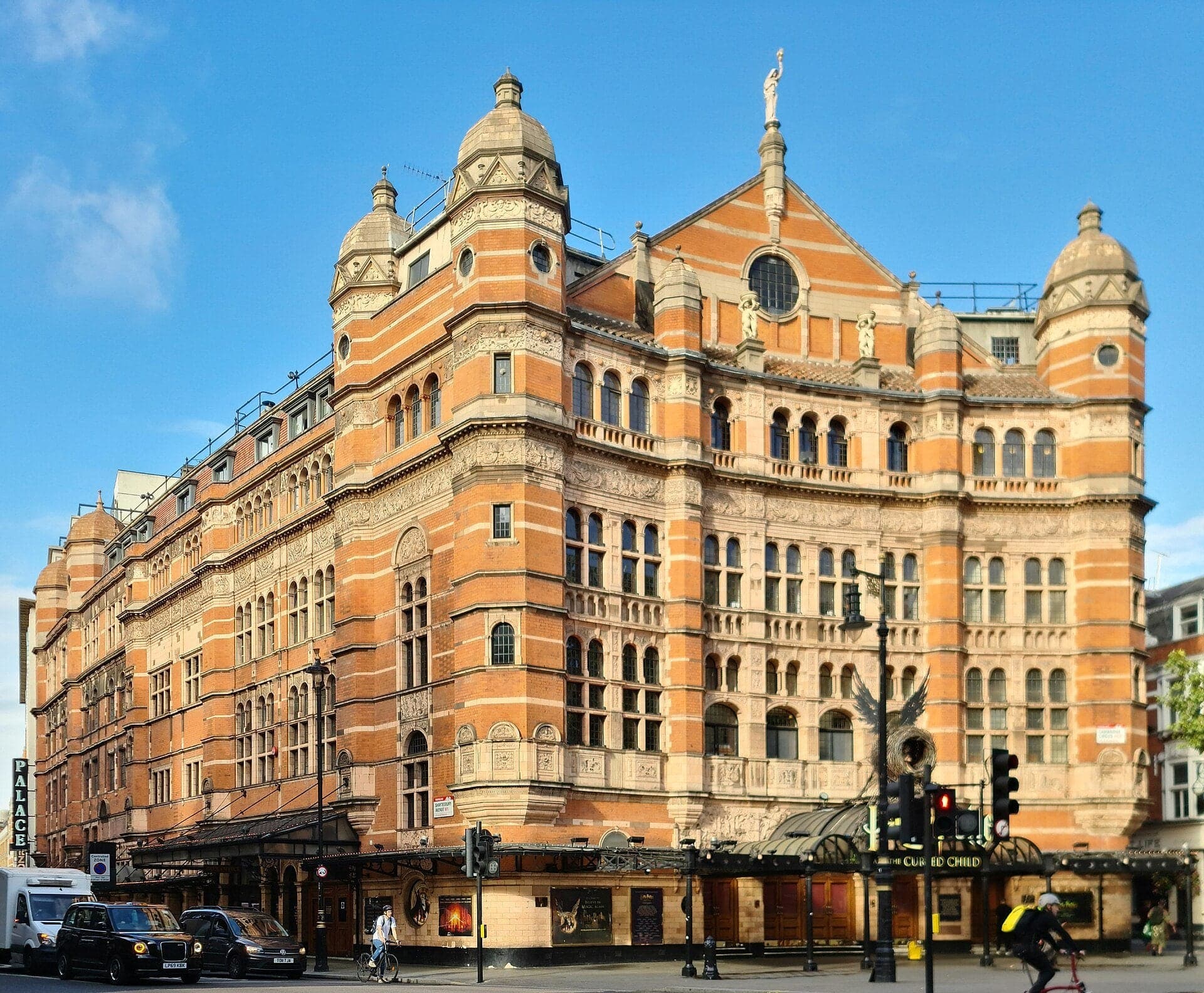 Cambridge Circus: Two Victorian Roads
