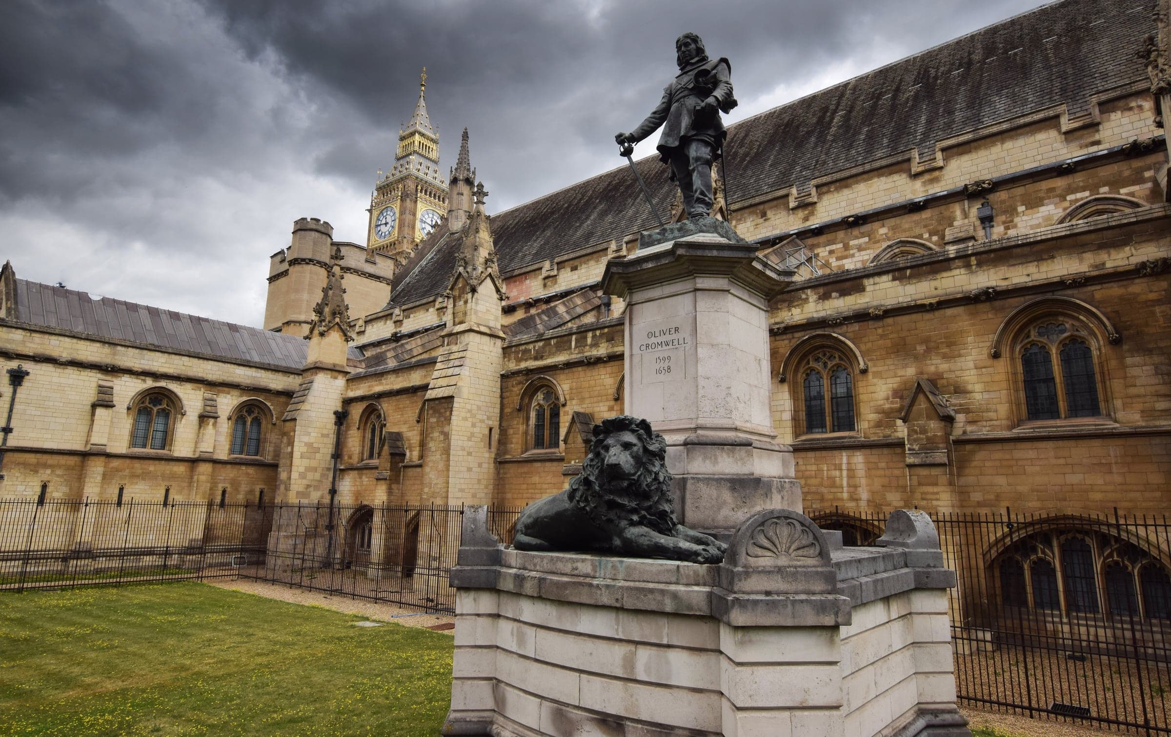 Westminster Hall: Cromwell in the Sunken Garden