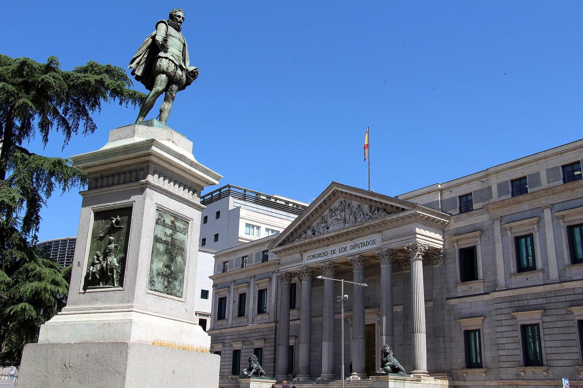 Plaza de las Cortes: Cervantes and the Lions