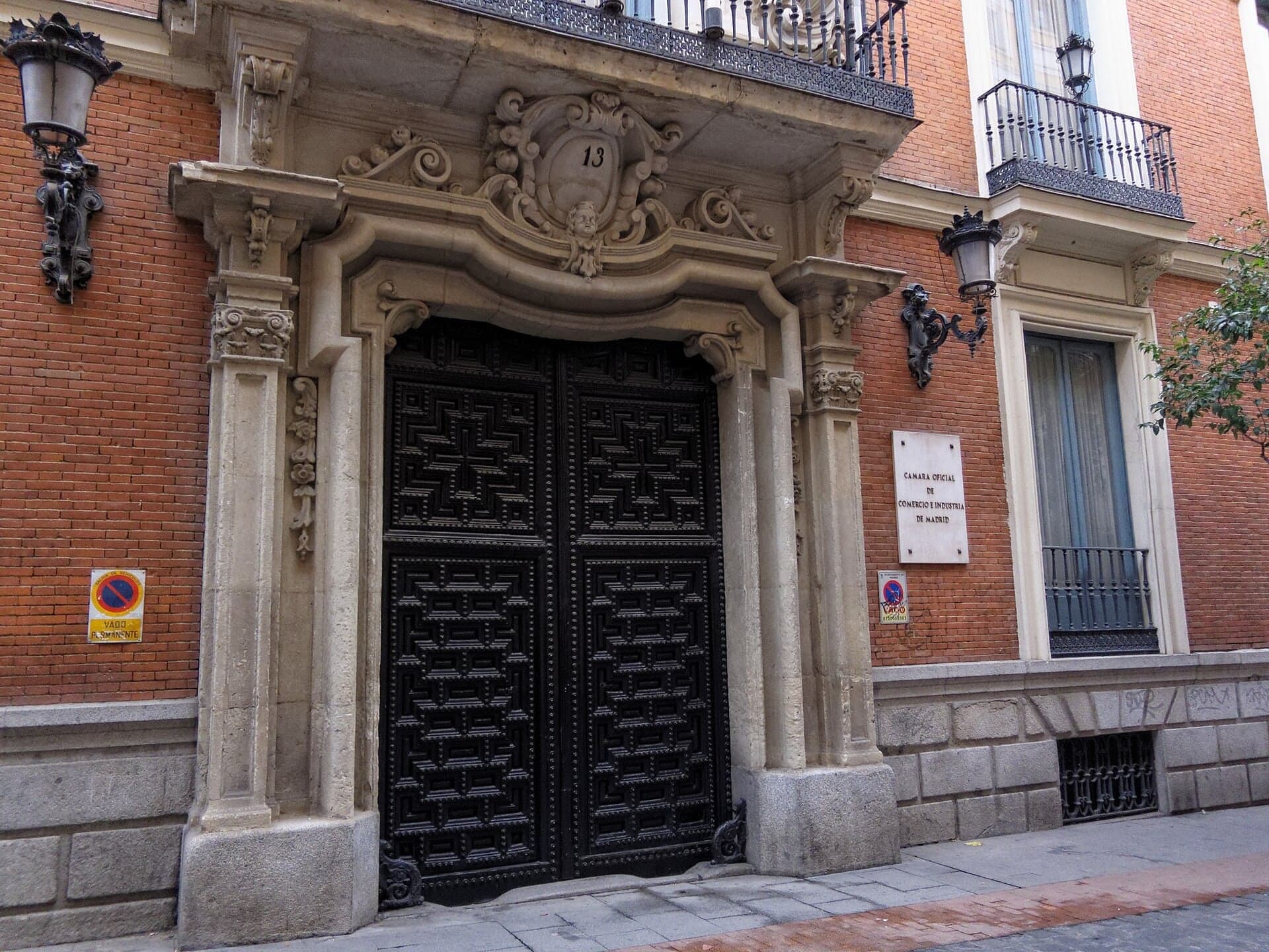 Palacio de Santoña: One Doorway, Twice