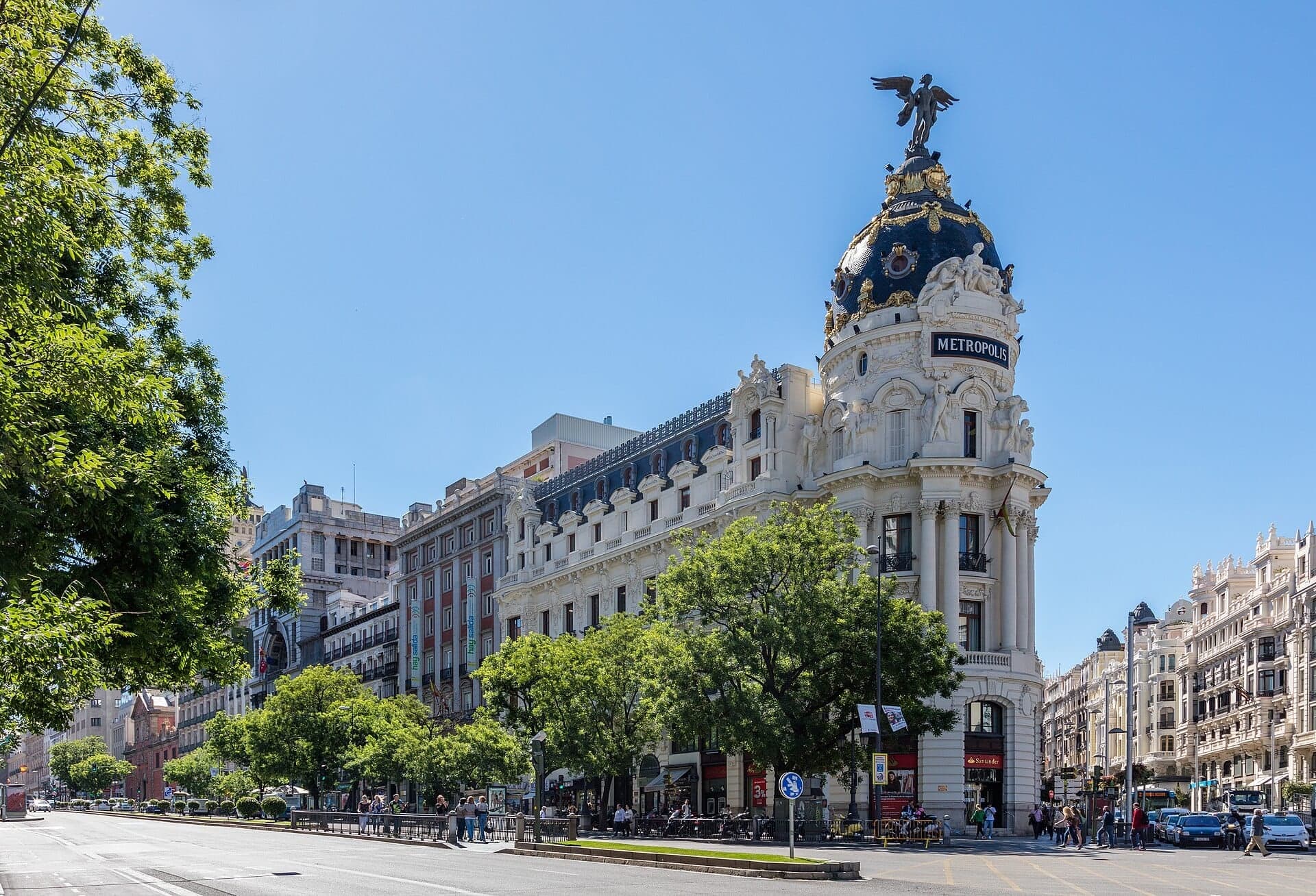 Edificio Metrópolis: The Dome at the Fork