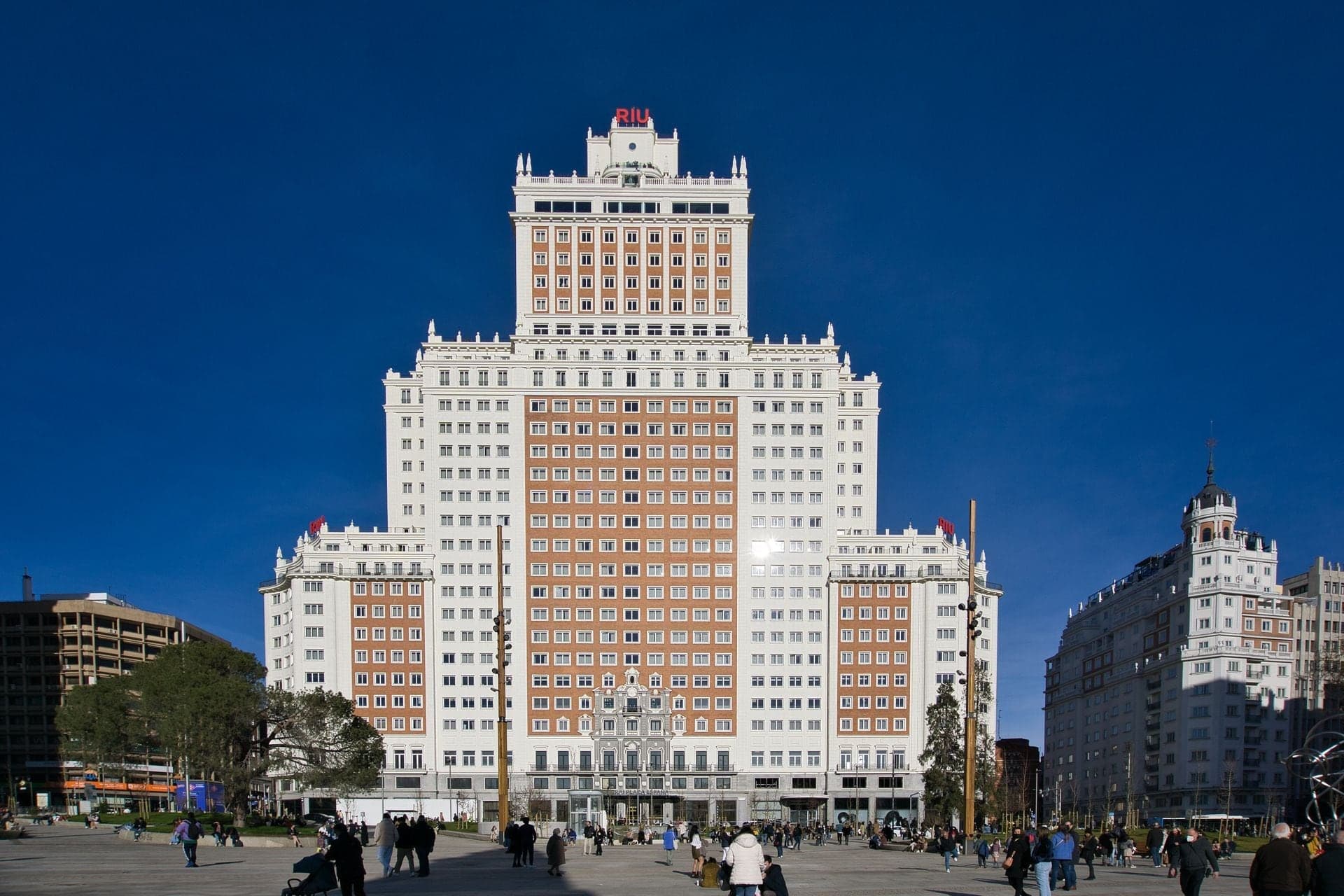 Edificio España and Torre de Madrid: The Street's End
