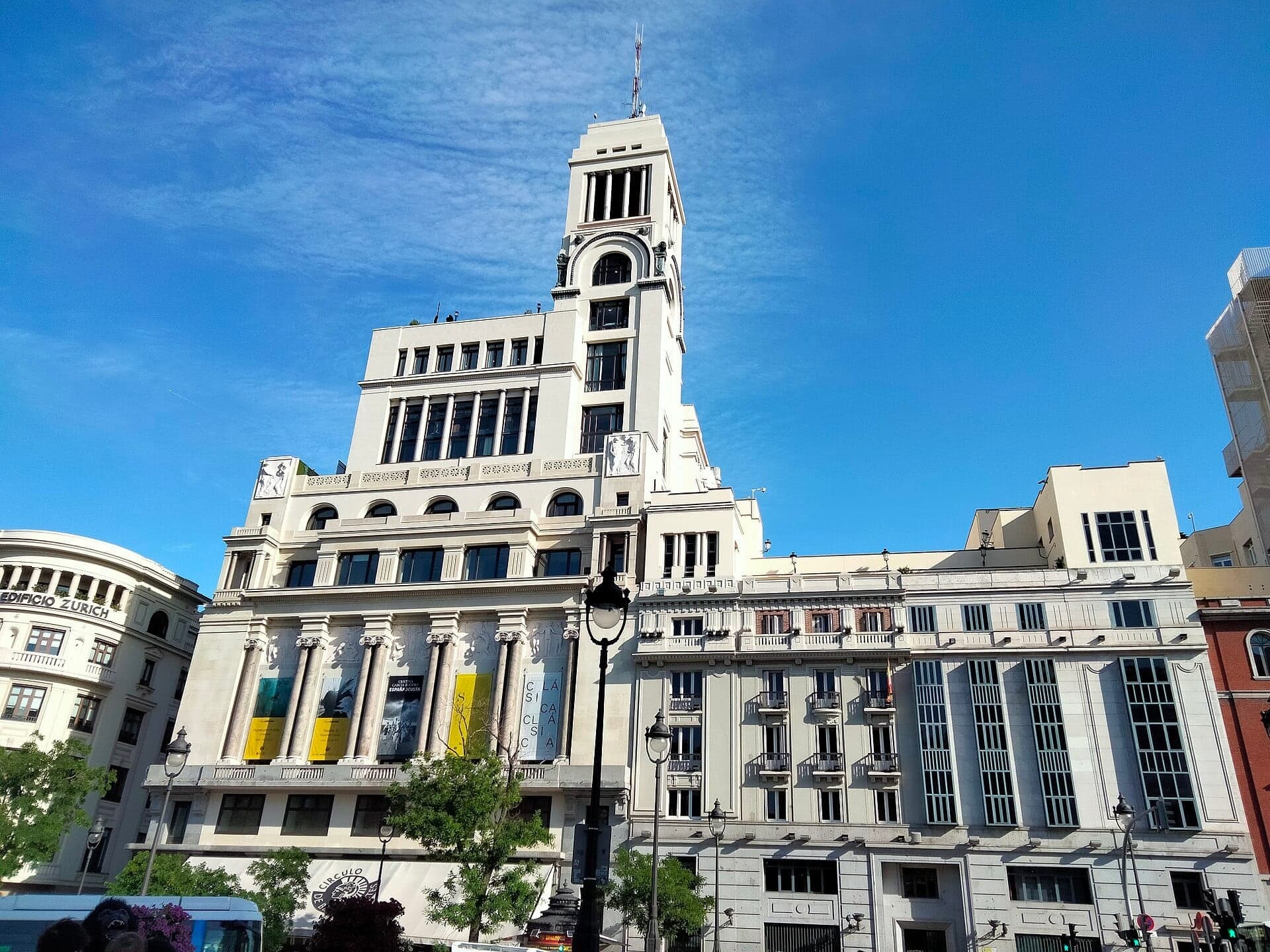 Círculo de Bellas Artes: Too Tall to Win