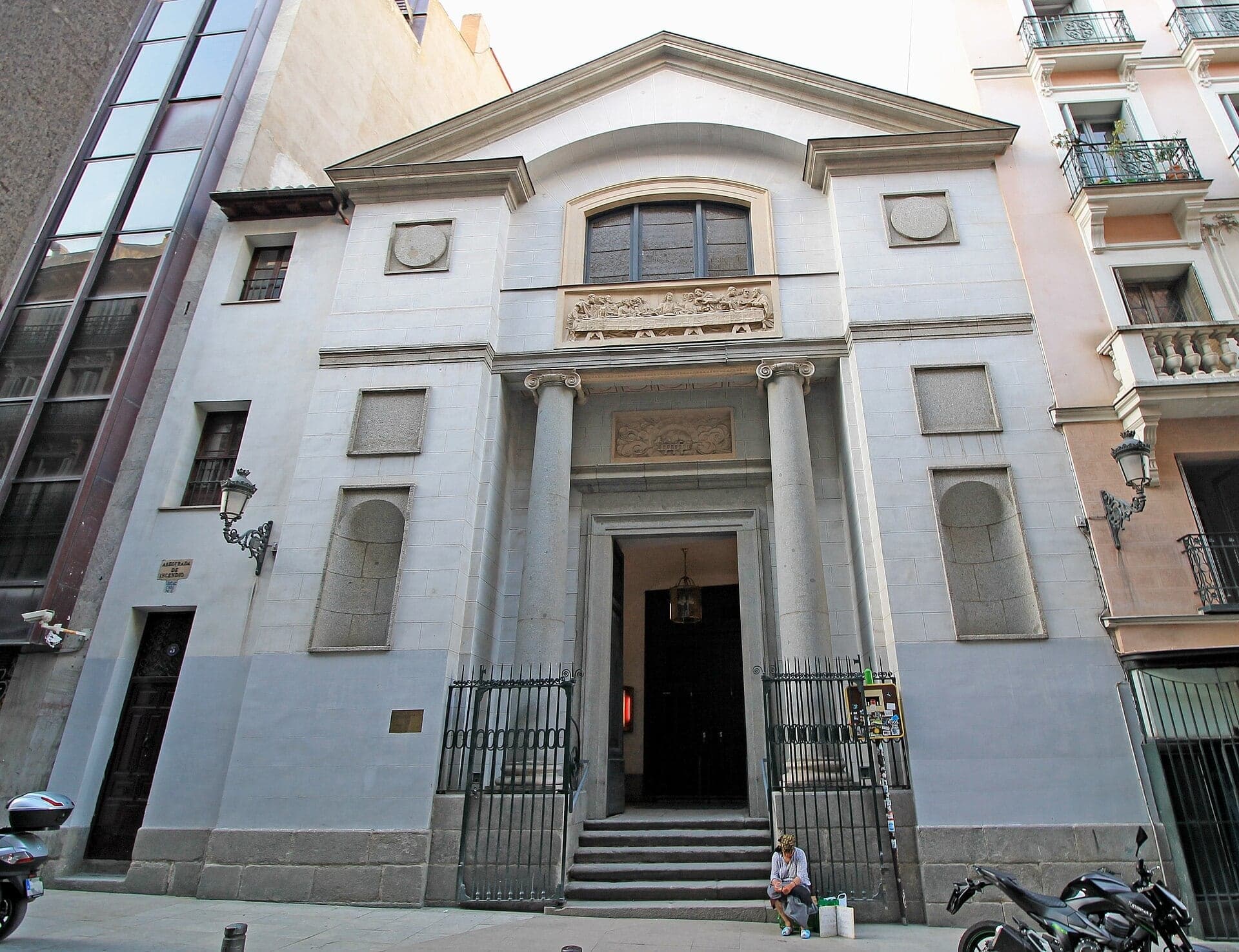 Oratorio del Caballero de Gracia: Facing Two Ways
