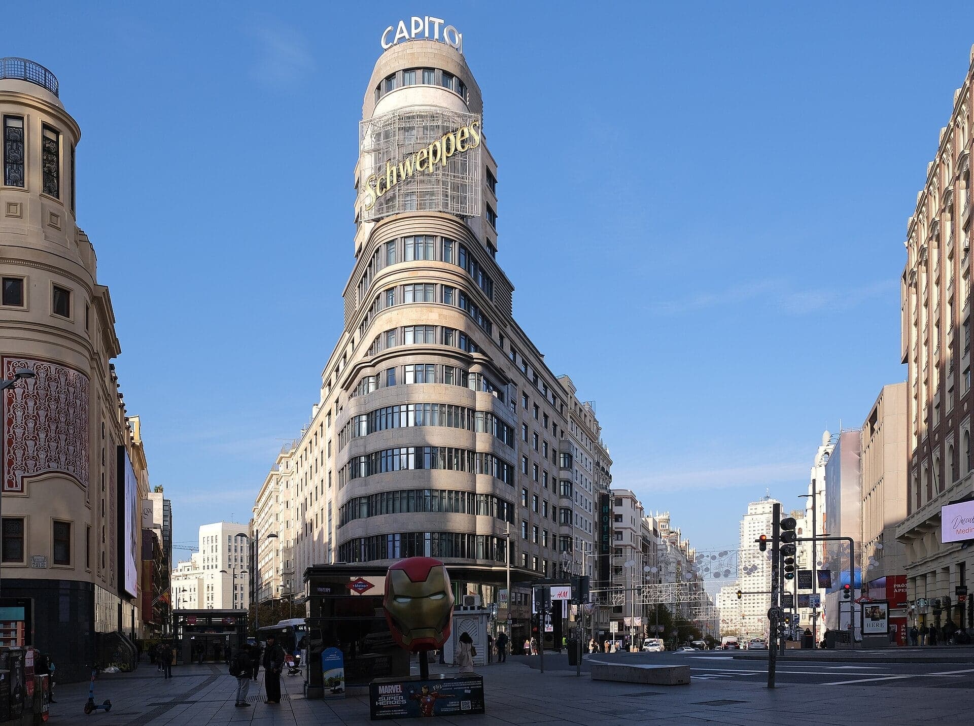 Plaza del Callao: The Carrión and Its Neon