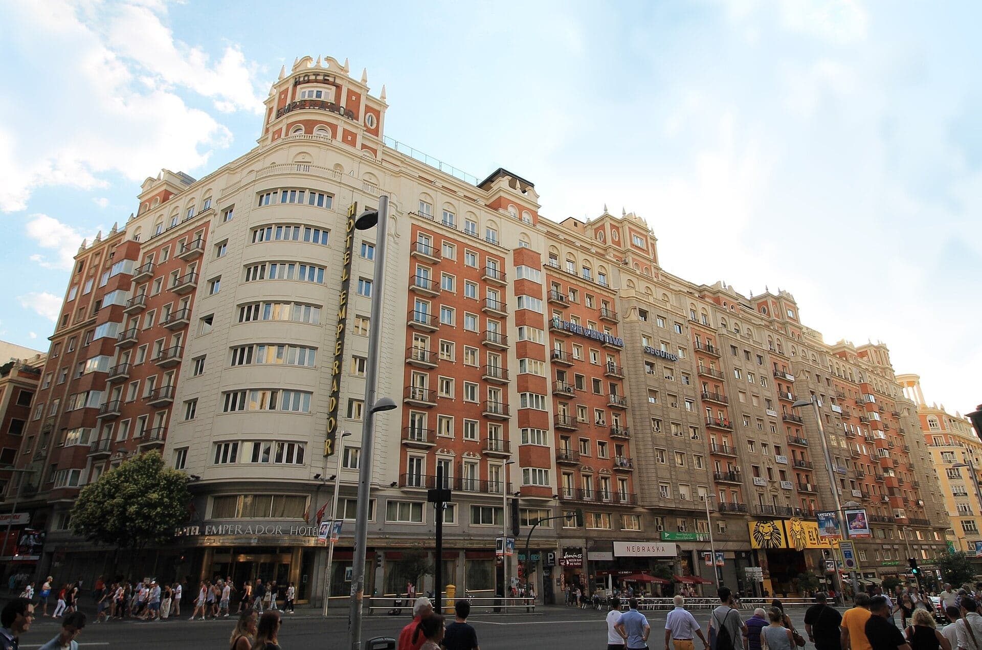 Los Sótanos: A Theater Hidden in the Block
