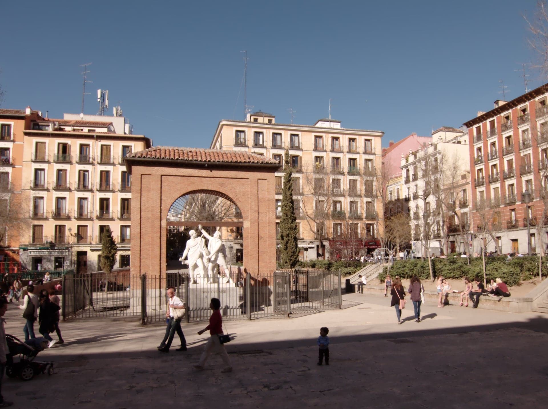 Plaza del Dos de Mayo: The Monteleón Arch
