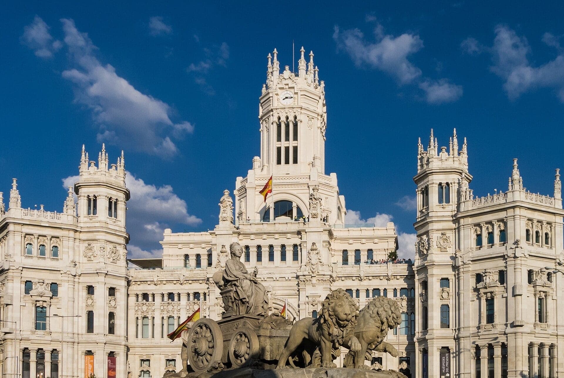 Plaza de Cibeles: The Goddess and the Palaces