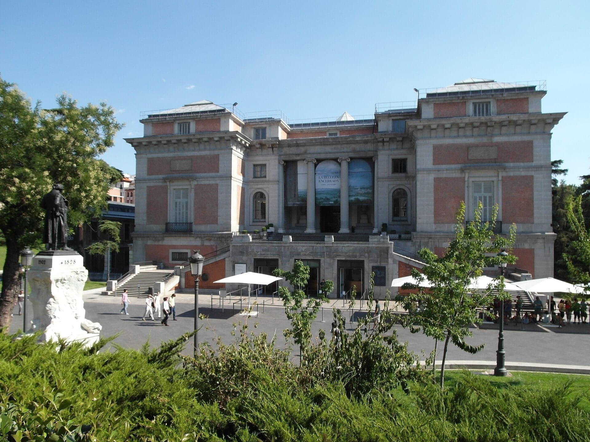 Puerta de Goya: A Stair Added Later