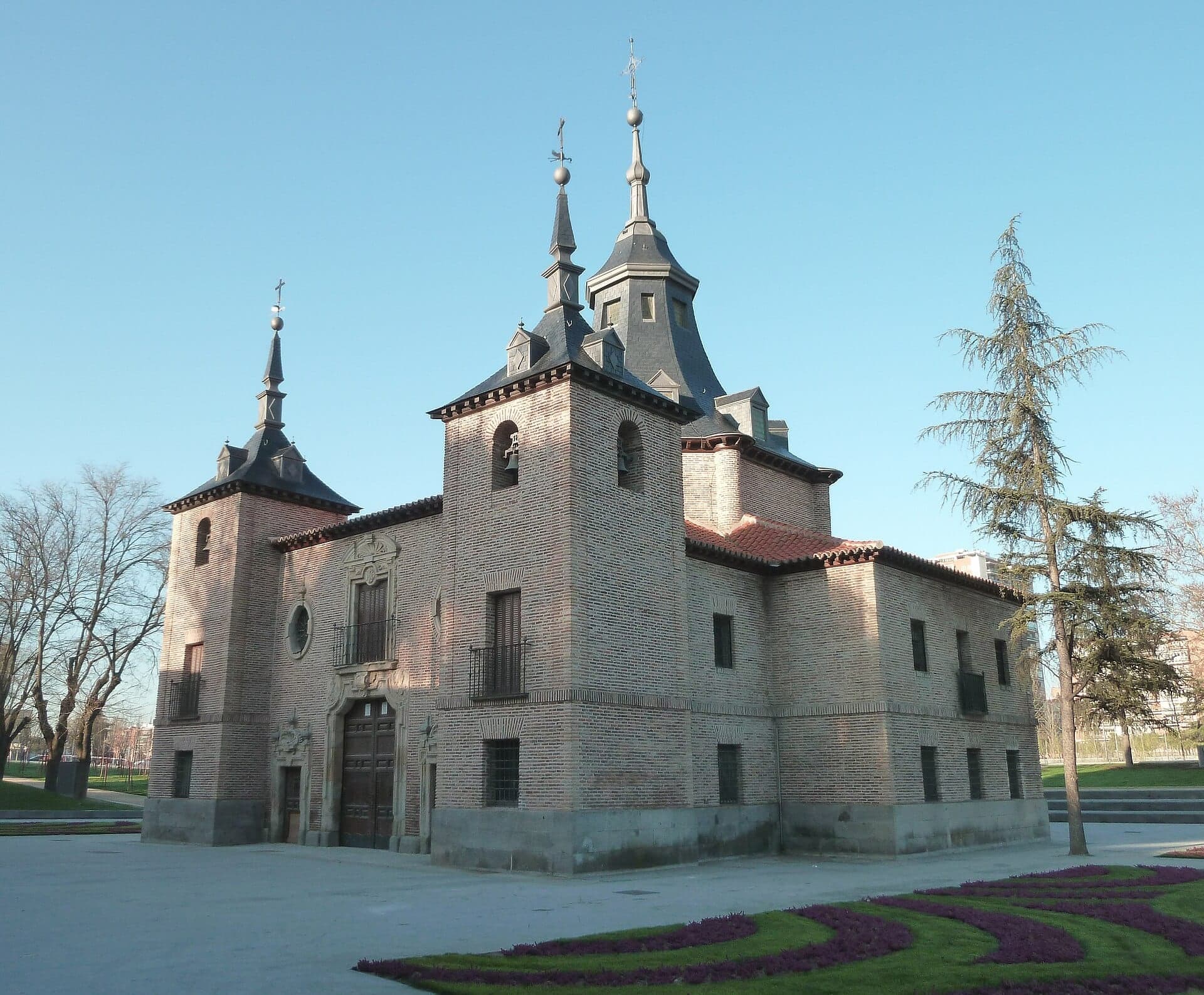 Ermita de la Virgen del Puerto: The Riverside Chapel