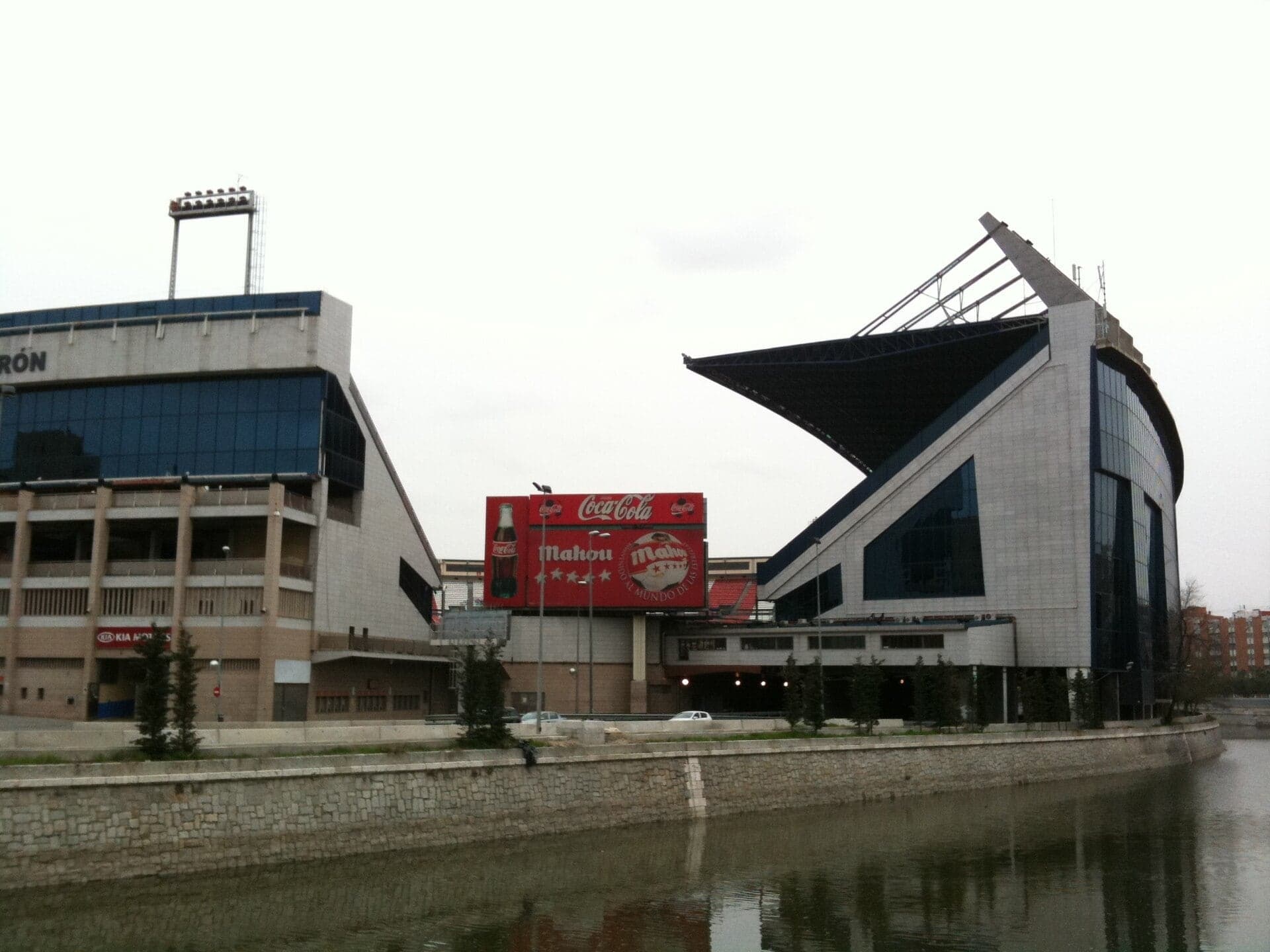 Parque Atlético de Madrid: The Stadium Over the Motorway