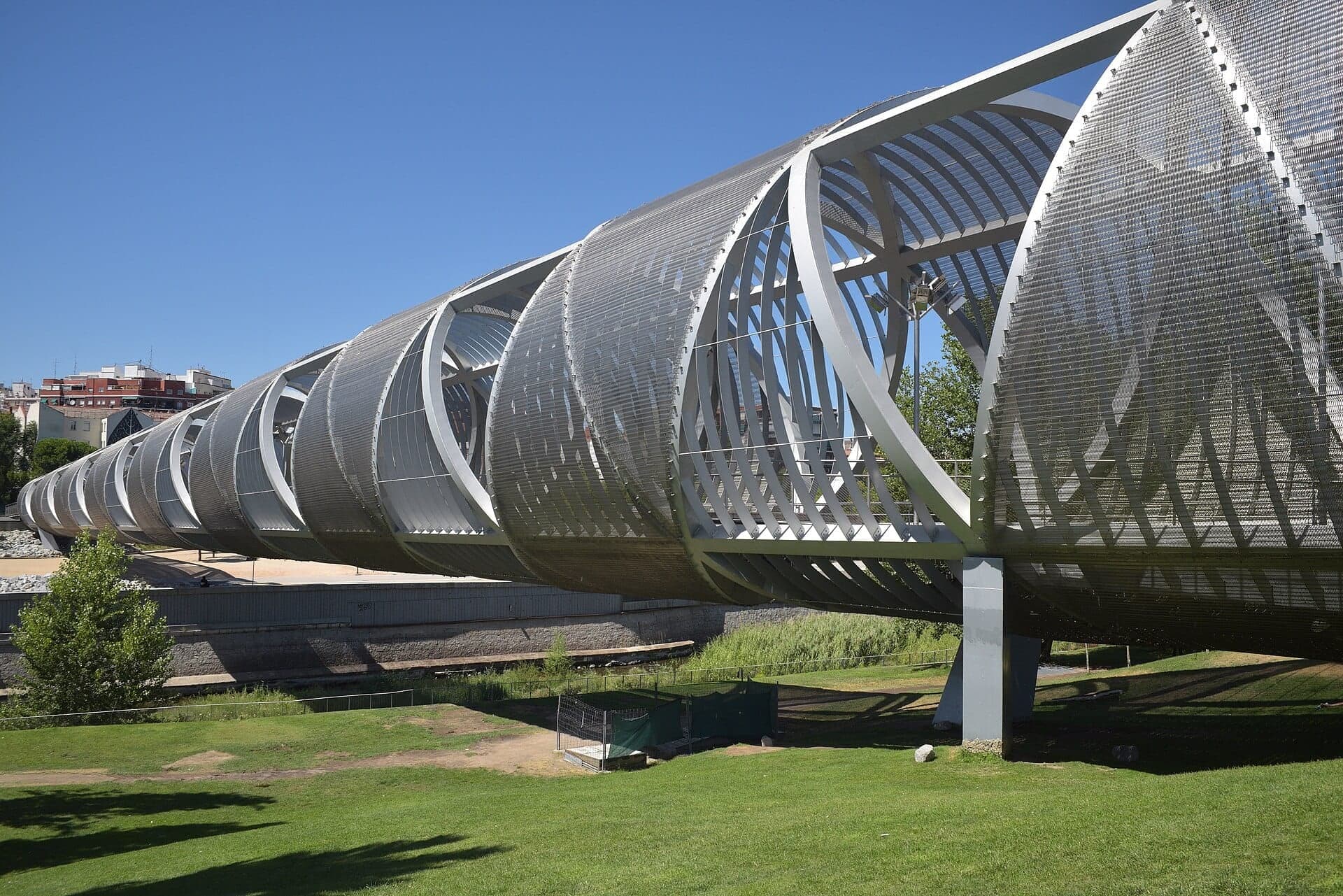 Arganzuela Footbridge: Perrault's Steel Cones