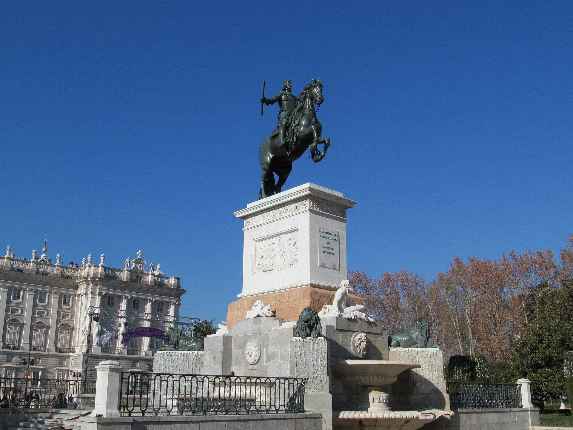 Plaza de Oriente: Philip IV's Rearing Horse