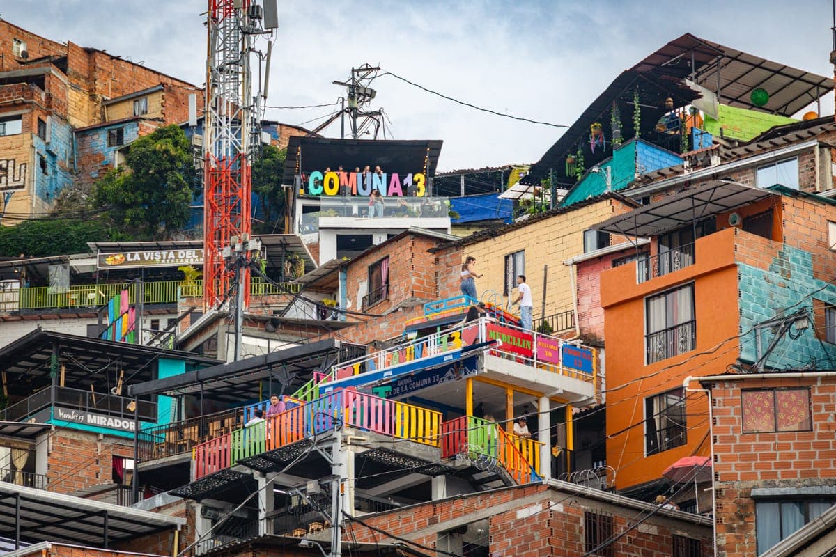 Medellín: Comuna 13, The Escalator Intervention