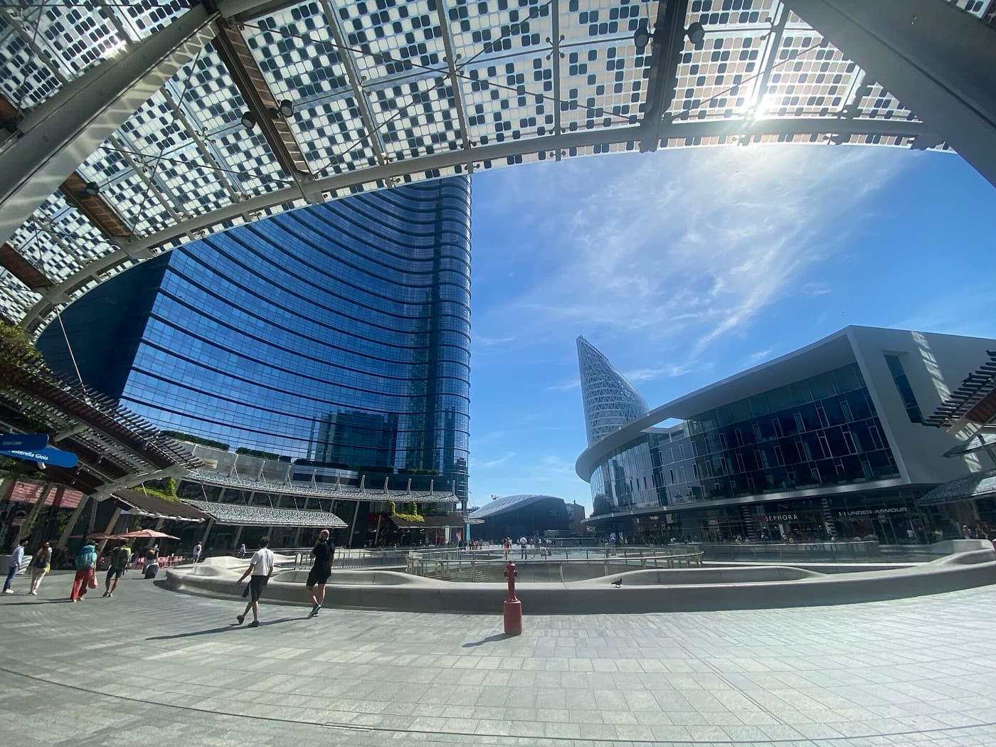 Piazza Gae Aulenti and the District Milan Built on Air