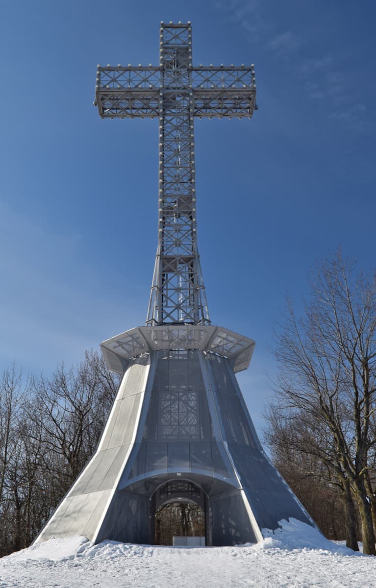 Croix du Mont-Royal: The 1924 Vertical Gesture